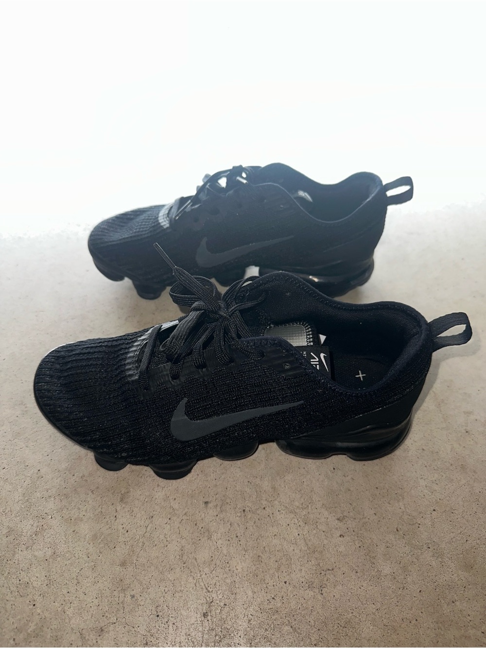 Nike Air VaporMax 2020 Flyknit Triple Black GS Youth 7Y Women’s 8.5 - Picture 6 of 10